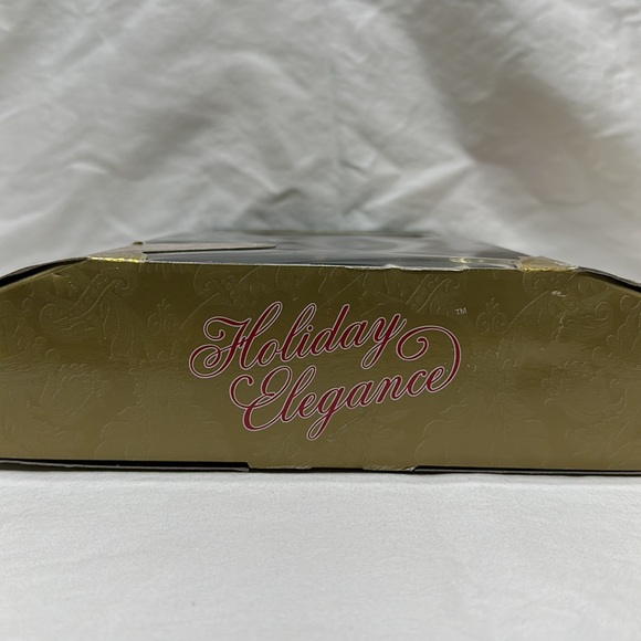 Holiday Elegance Barbie - Picture 10 of 10